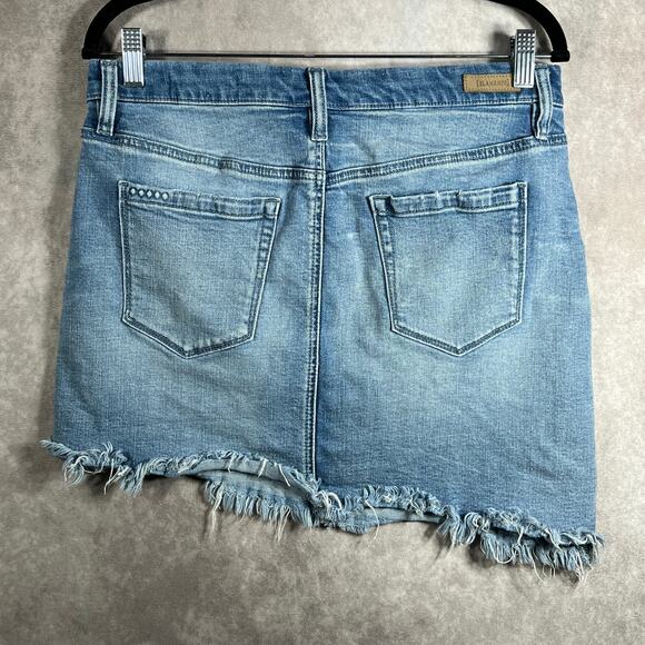 BLANKNYC Mini Skirt Womens Size 30 Blue Denim Asymmetric Frayed Hem - Picture 3 of 7